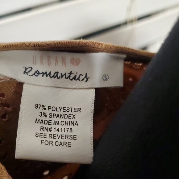 URBAN Romantics Long Sleeve Tan Lace Crop Top - Picture 2 of 8